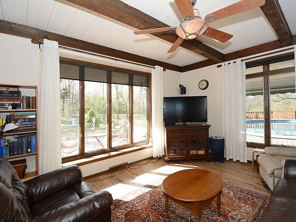 2nd image of 1175 Emerald Dr