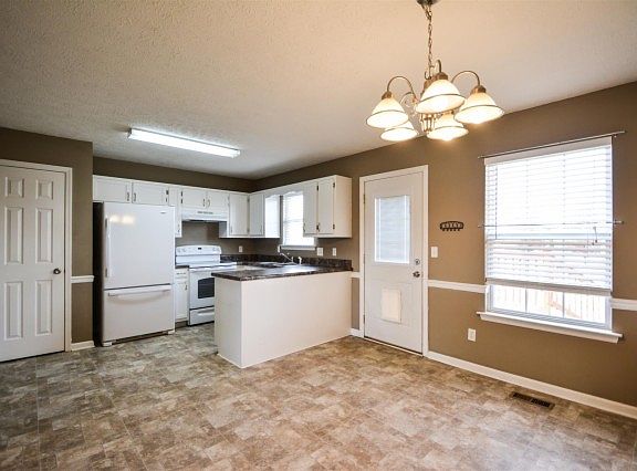 5th image of 127 Belinda Dr