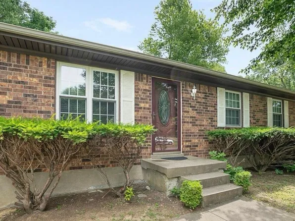 10201 Waycross Ave, Louisville, KY 40229