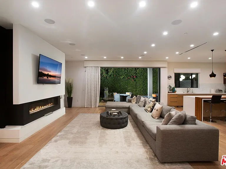 736 N Curson Ave — Photo 13