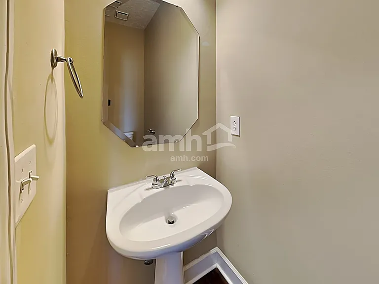 1802 Potters Ct — Photo 10