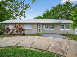 300 Davison Ave NE, Saint Petersburg, FL 33703