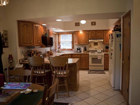 4th image of 111 Toni Ln