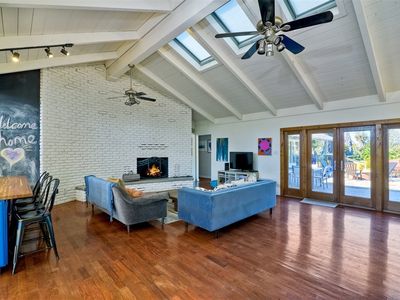 1101 Sunset Dr, Vista, CA, 92081