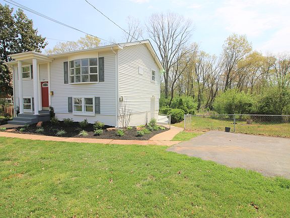 3rd image of 9521 Damascus Dr