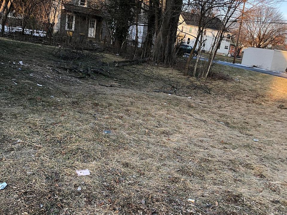 2nd image of 129-131 E Garfield St