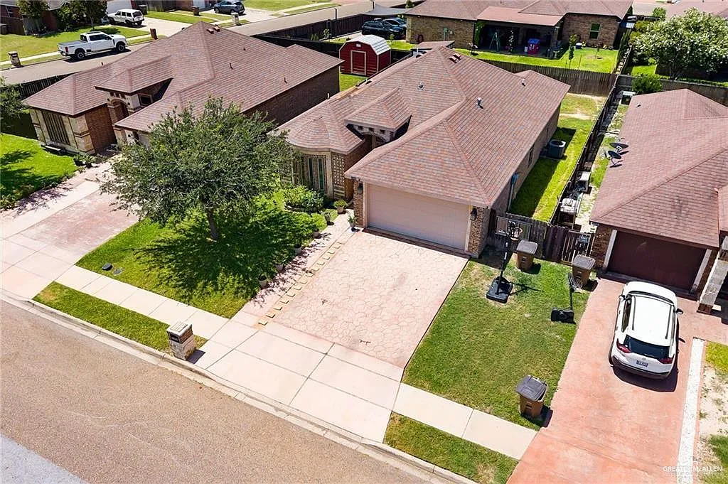 3 bed, 2.0 bath, 1370 sqft, $2,000 — Photo 3