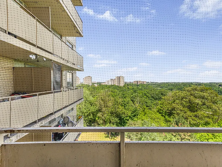 65 Thorncliffe Park Dr #906 — Photo 17