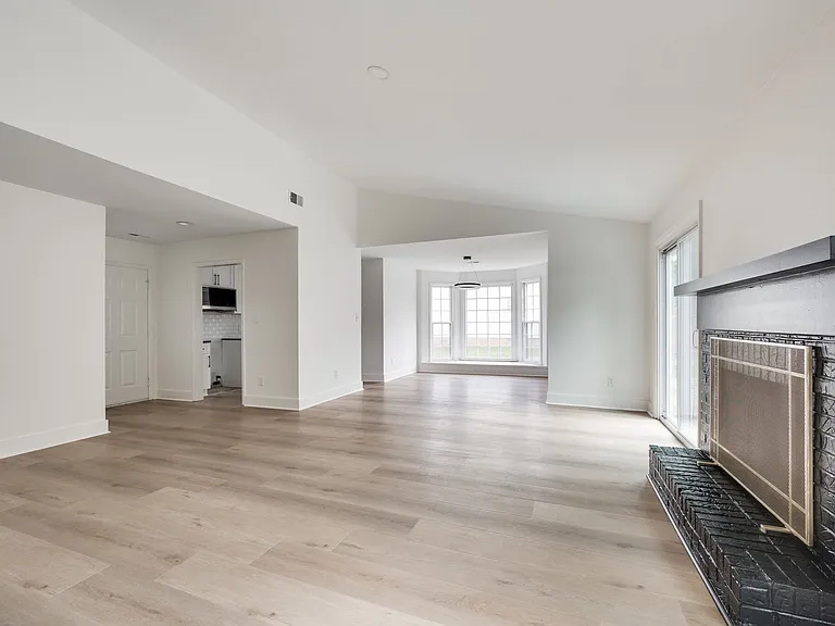 520 Riverview Dr — Photo 12