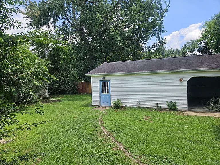 217 Brentwood Dr — Photo 16
