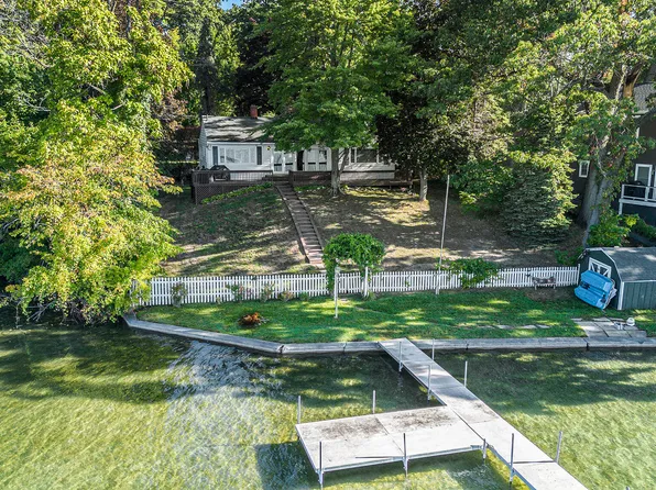 31273 County Line Rd, Dowagiac, MI 49047