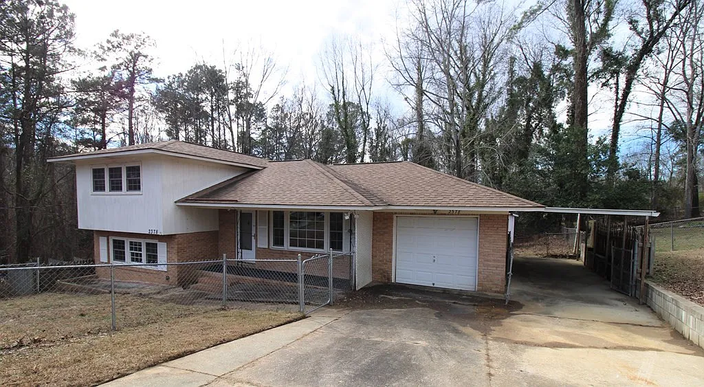 3 bed, 2.0 bath, 1563 sqft, $1,395 — Photo 2