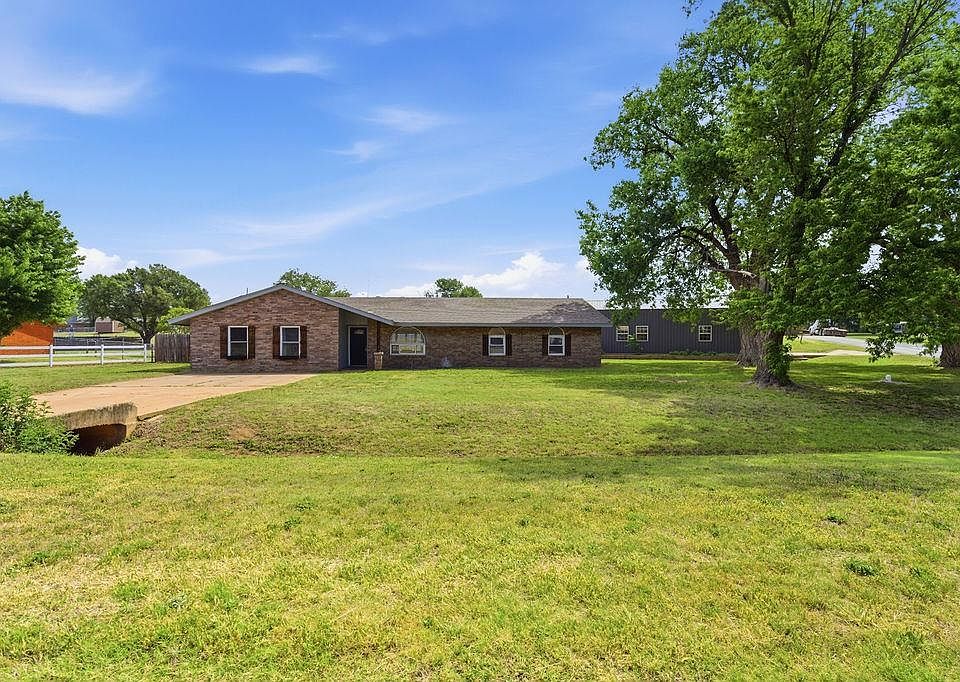 1st image of 1403 Ridge Pl