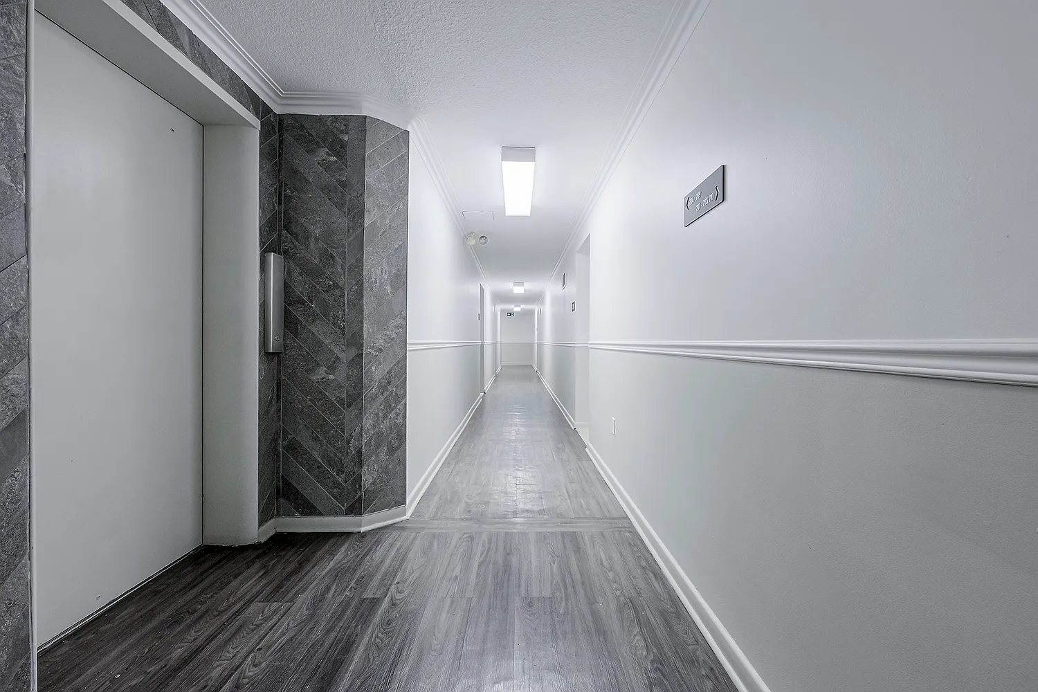 99 Marlee — Photo 1