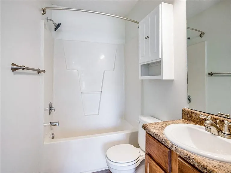 Large Bathrooms To Make Getting Ready in The Morning a Breeze