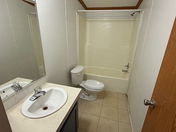 5th image of 249 Birdsall Dr E