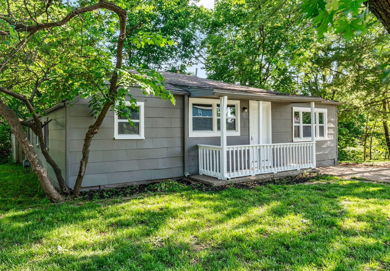 3 bed, 1.0 bath, 1118 sqft, $1,650 — Photo 3