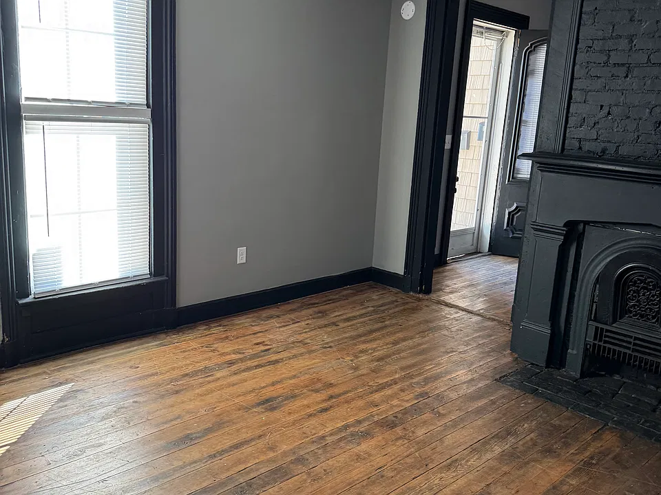 111 Richmond St #I