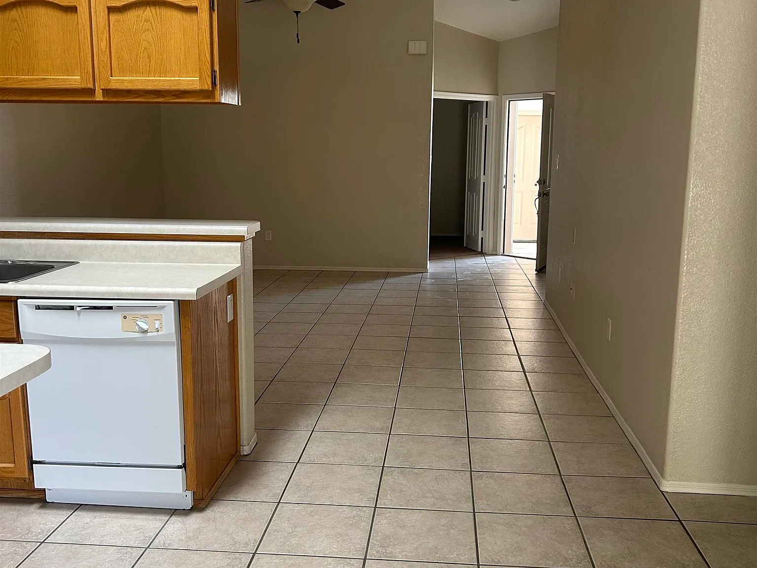 3 bed, 2.0 bath, 1292 sqft, $1,500 — Photo 1