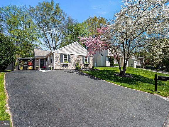 2nd image of 1105 Vermont Ln