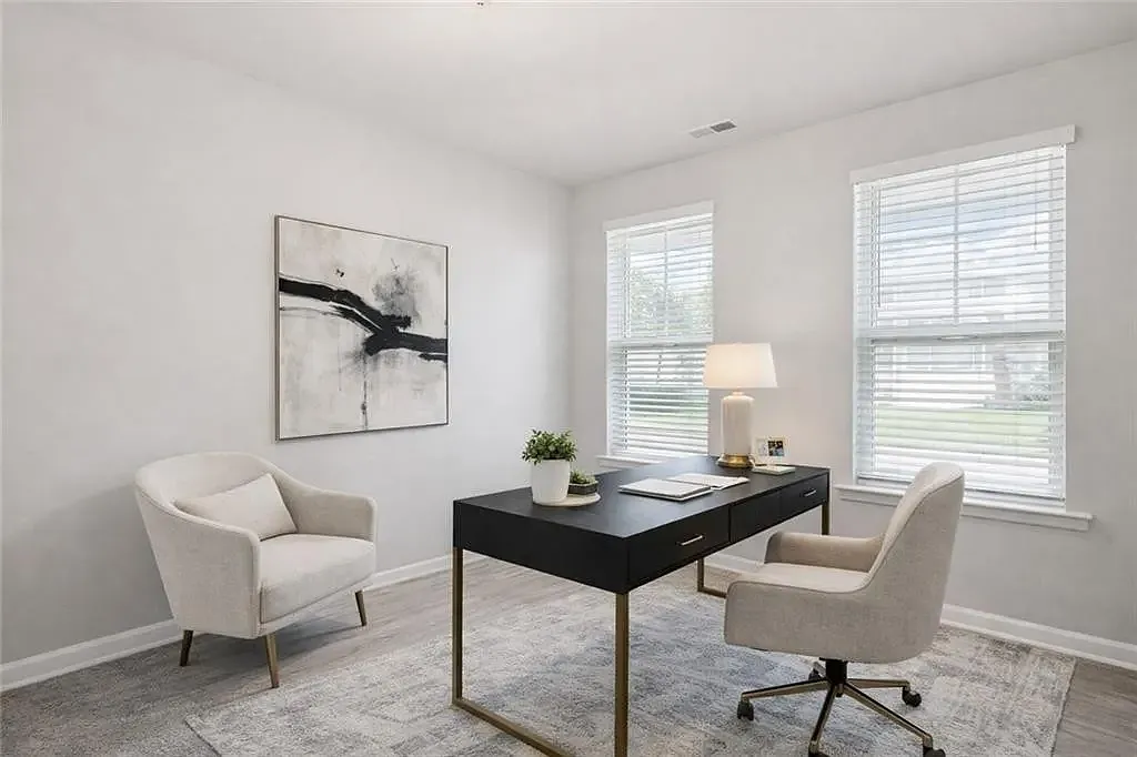 4 bed, 2570 sqft, $2,500 — Photo 4