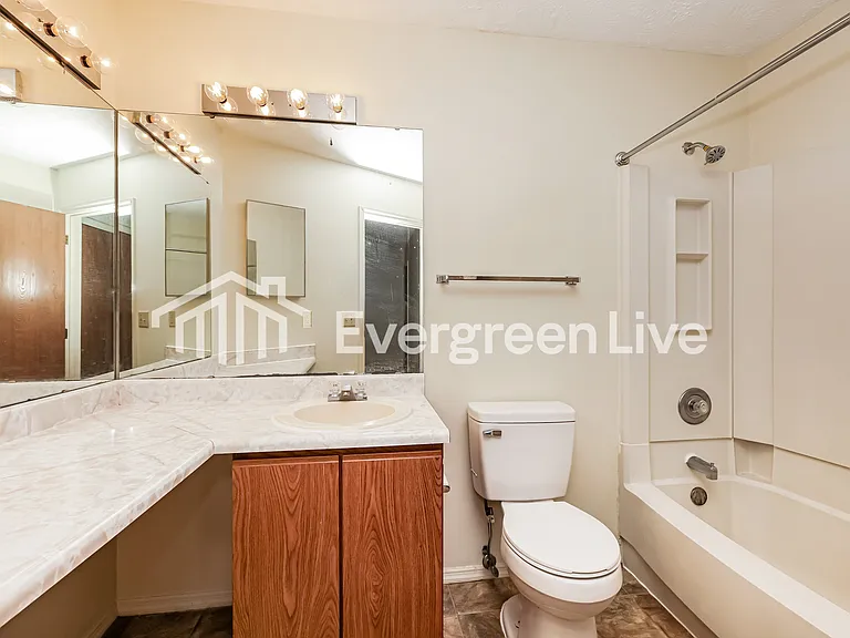 2464 Cross Village Dr — Photo 14