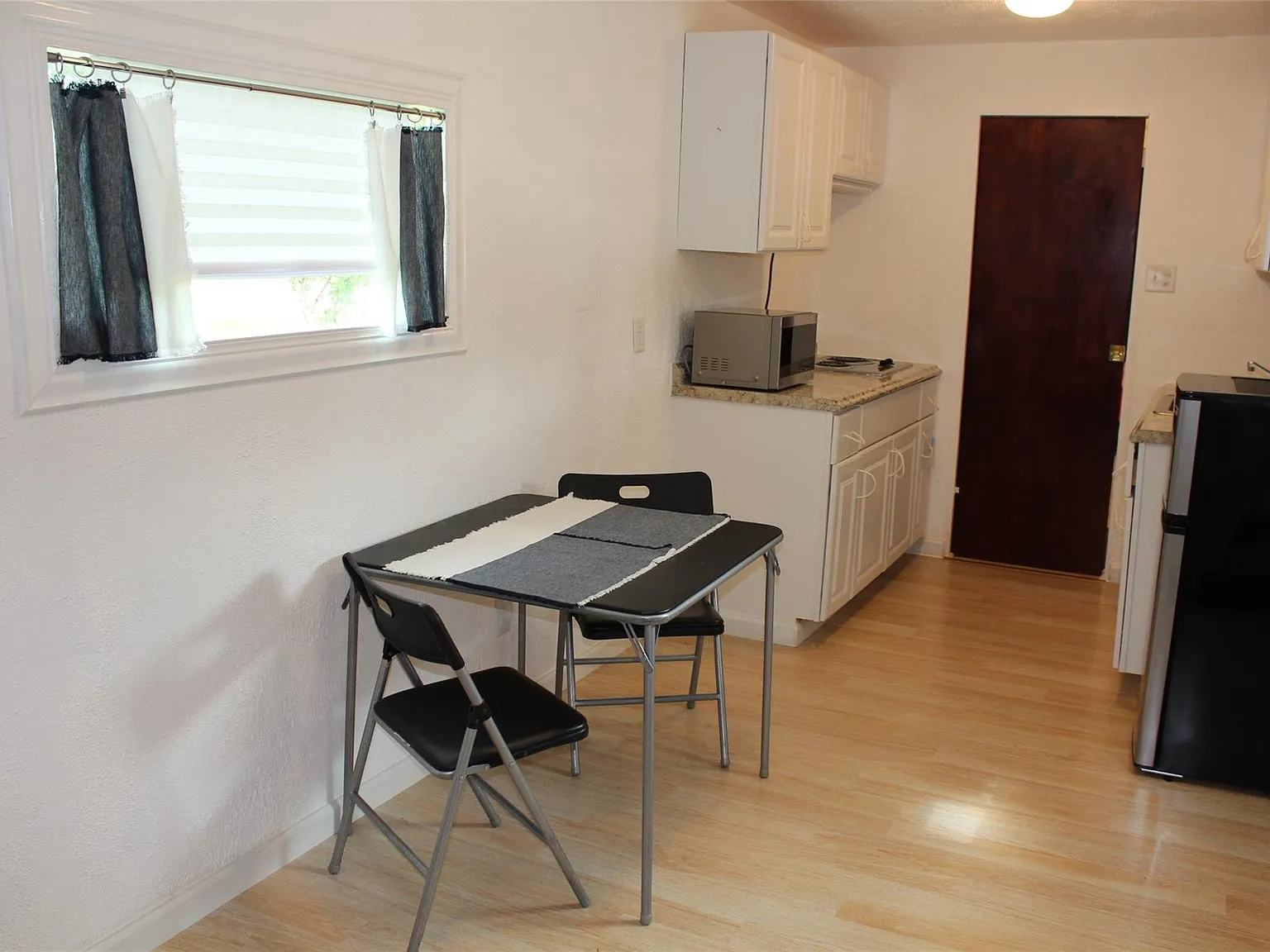 1 bed, 320 sqft, $950 — Photo 2