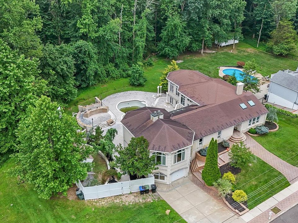 1st image of 14 Carol Dr