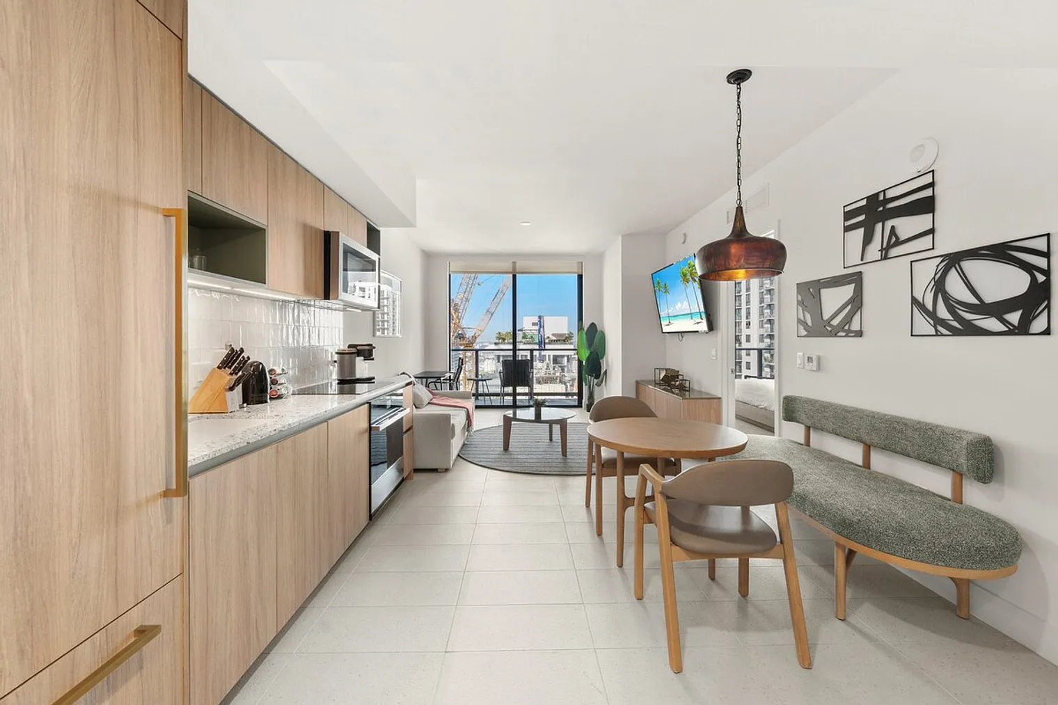 1 bed, 1.0 bath, 645 sqft, $4,121 — Photo 1