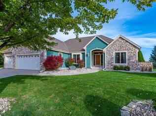 856 Oak Ridge Cir, Hartford, WI 53027