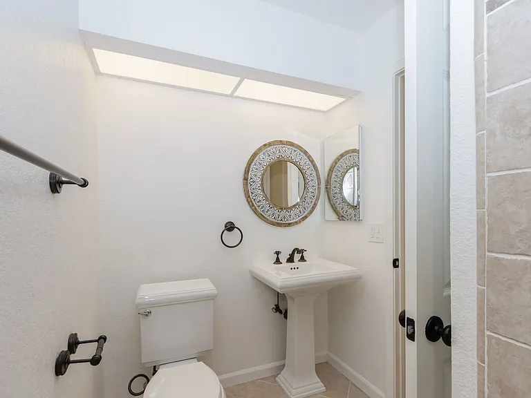 216 Greenview Dr — Photo 20
