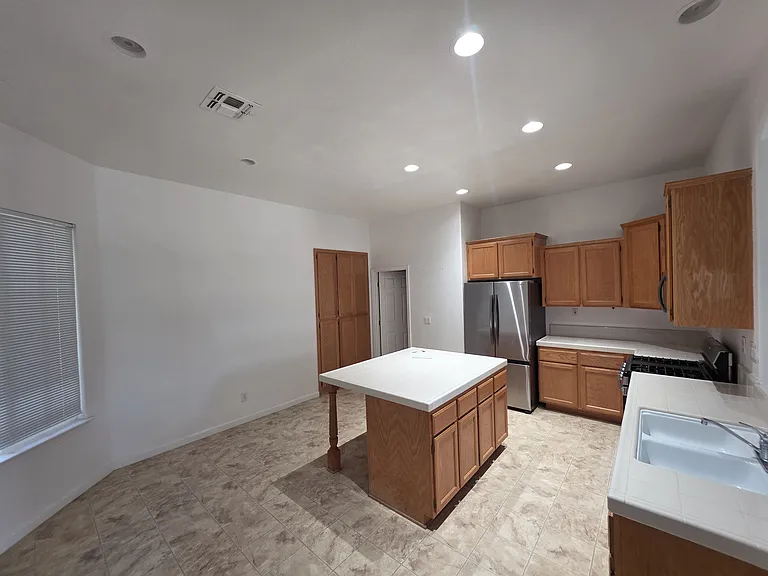 2271 Celtic Dr — Photo 5