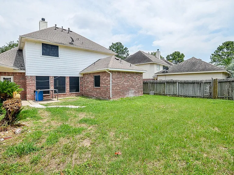 9211 Abbey Chase Ln — Photo 32
