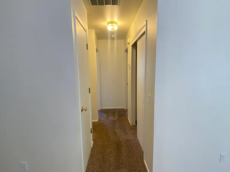2124 NE Linnea Dr — Photo 11