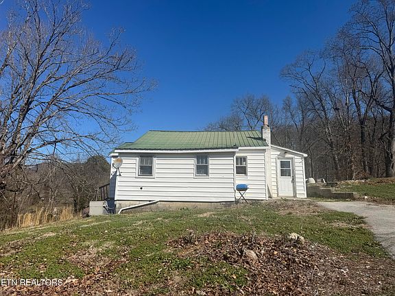 3rd image of 2516 Roseberry Rd