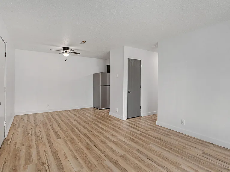 1221 S Park Ave #15 — Photo 6