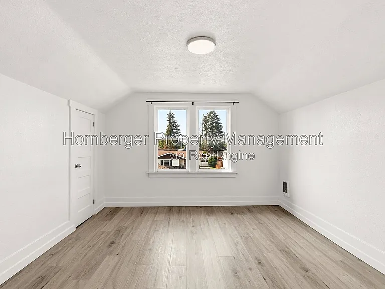 2719 E Columbia Ave — Photo 7