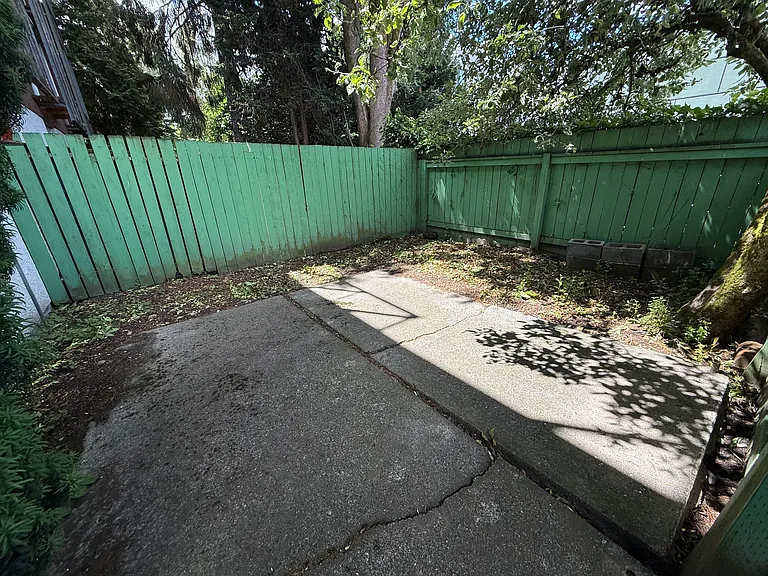 129 11th Ave E #101 — Photo 24