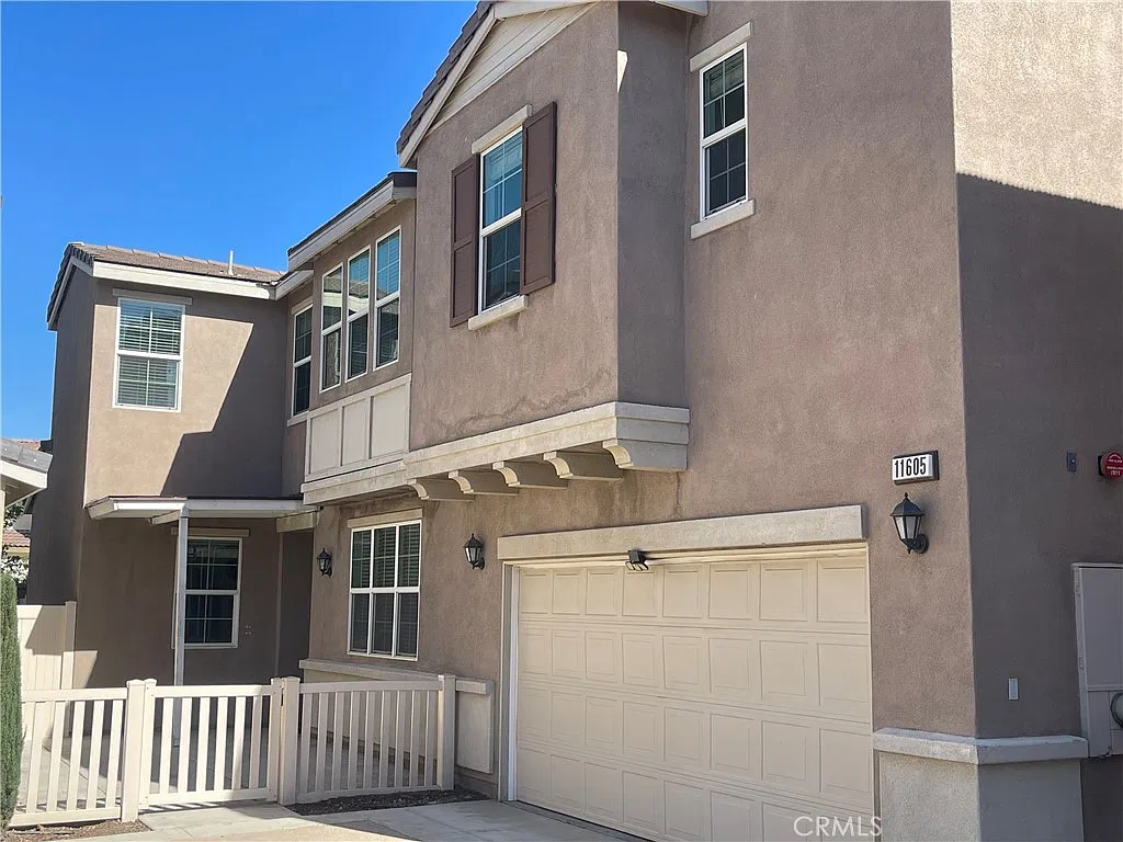3 bed, 2011 sqft, $3,800 — Photo 1