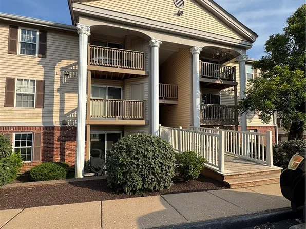 741 Ridgeside Dr APT A, Ballwin, MO 63021