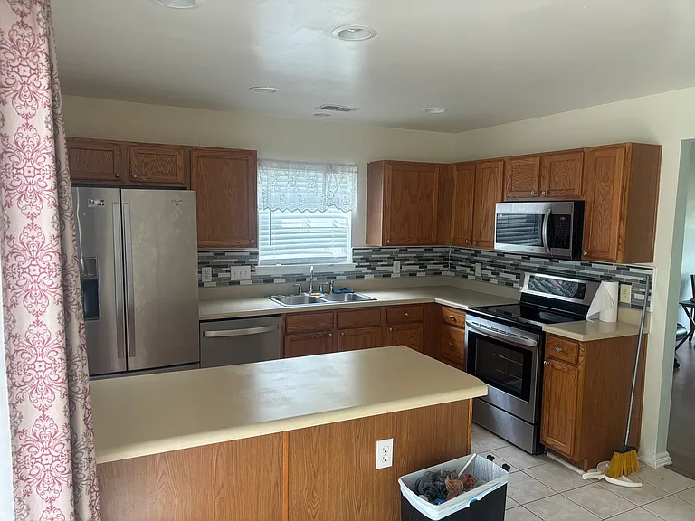 102 Rhett Ct — Photo 32