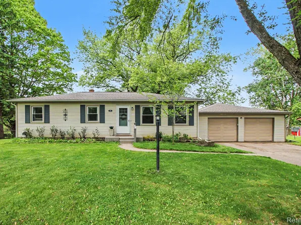 120 Westdale Dr, Howell, MI 48843