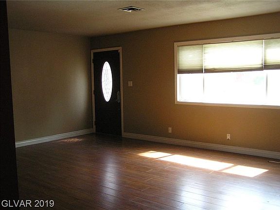 3rd image of 434 Greenbriar Townhouse Way
