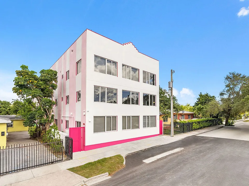 315 NW 32nd St