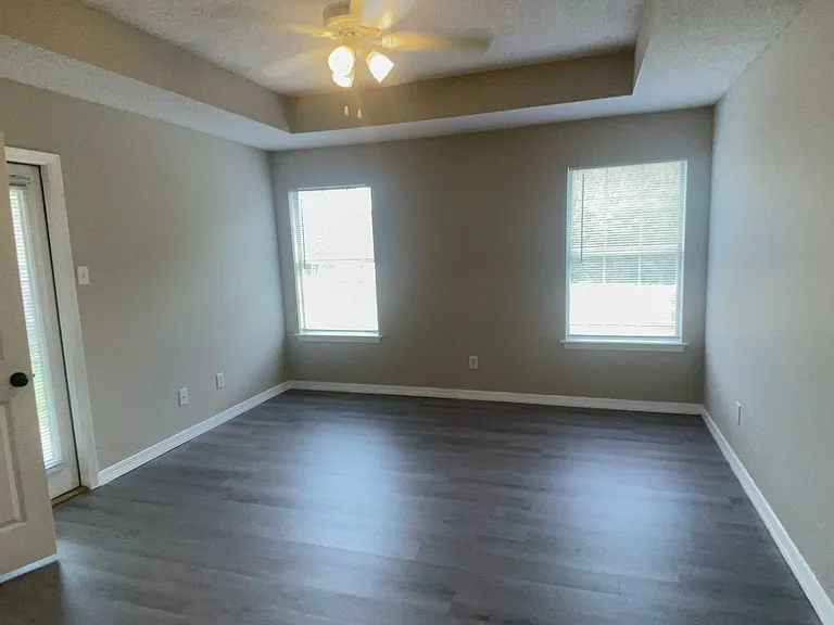 706 Crystal Wells Ct N — Photo 3