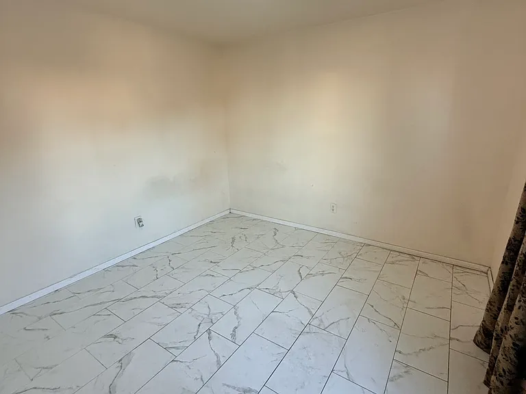23903 Wilmington Ave — Photo 16
