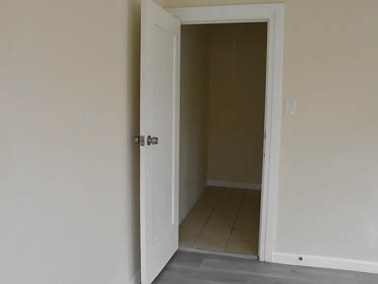 5860 Estrella Ave #1/2 — Photo 8