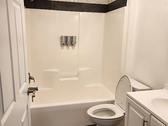 5th image of 8025 Stonebrook Dr