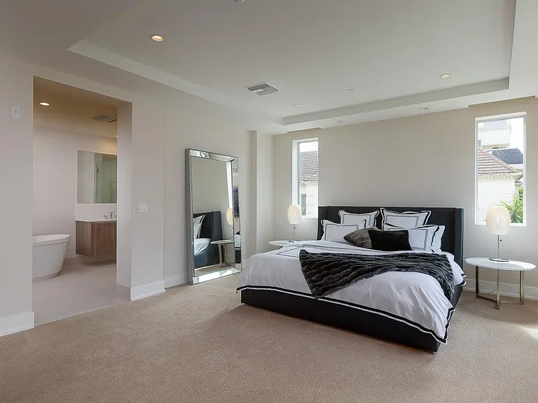 450 N Palm Dr #206 — Photo 5