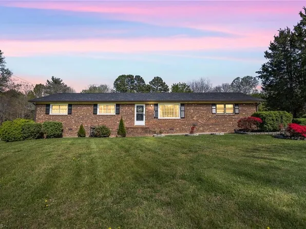 102 N Hall St, High Point, NC 27263